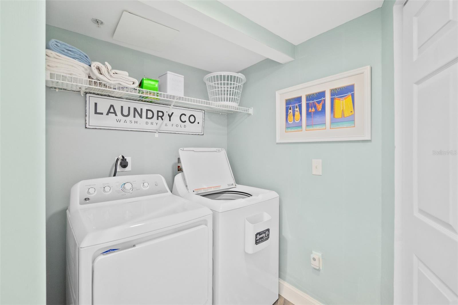 TOWERS 10 CONDO - Residential