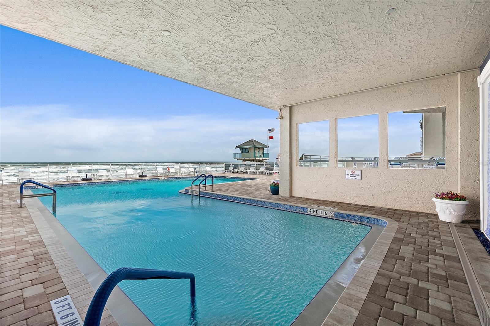 TOWERS 10 CONDO - Residential