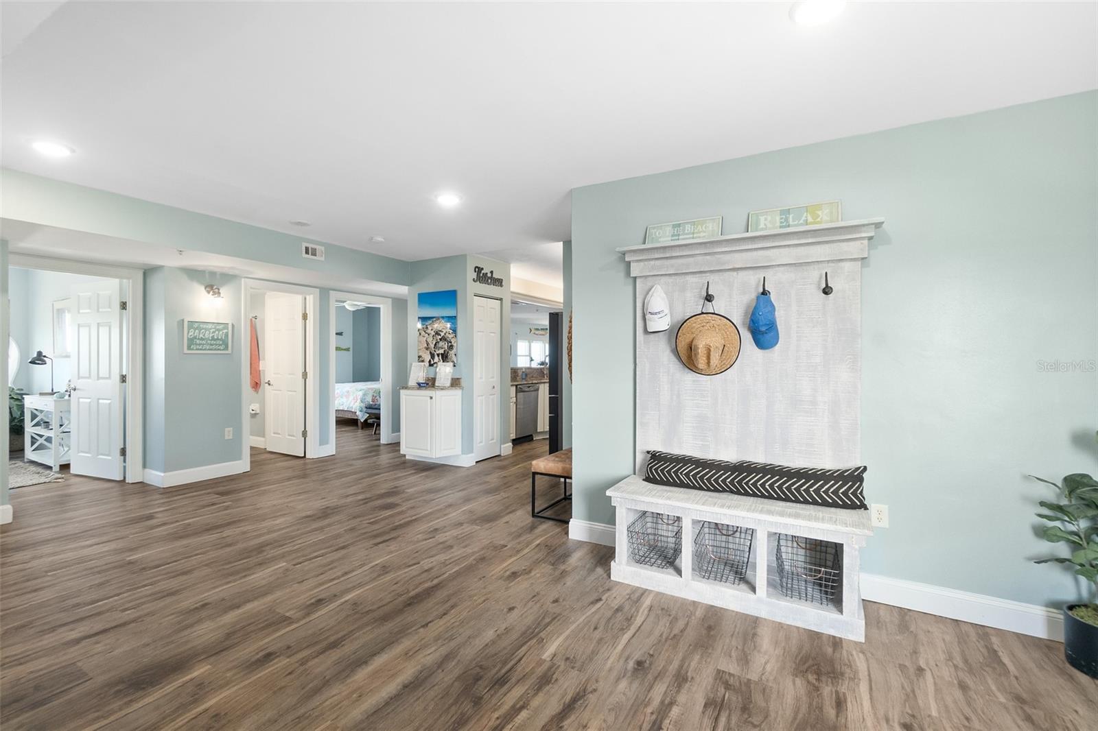 TOWERS 10 CONDO - Residential