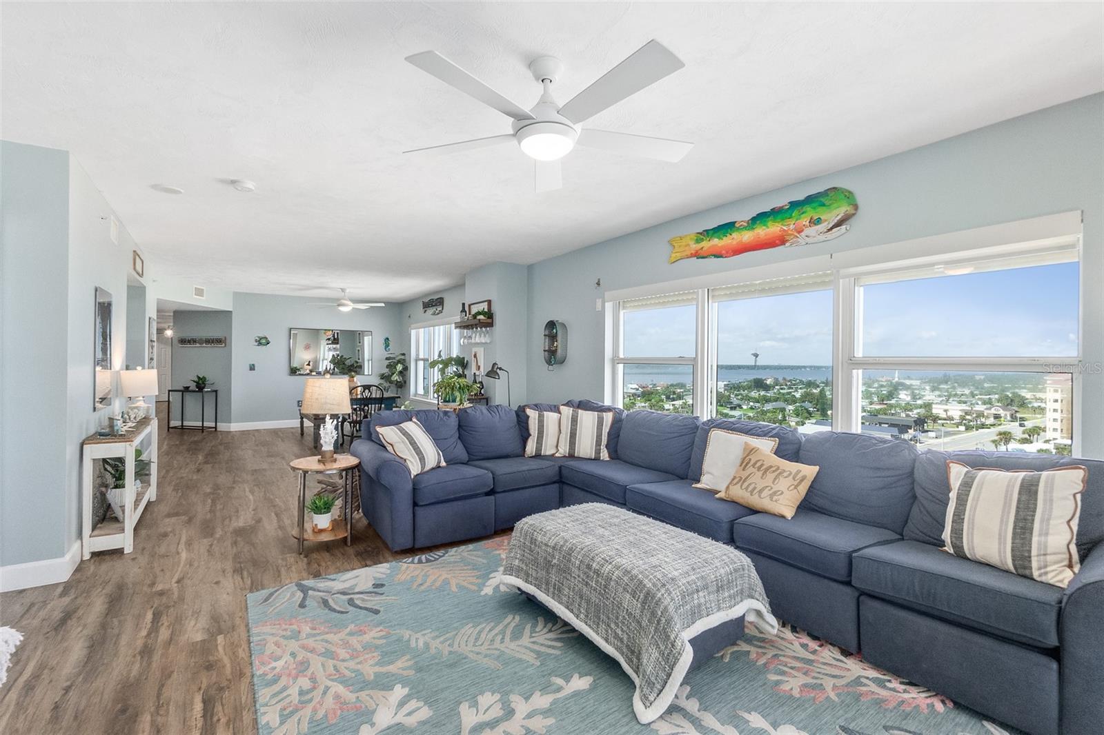 TOWERS 10 CONDO - Residential