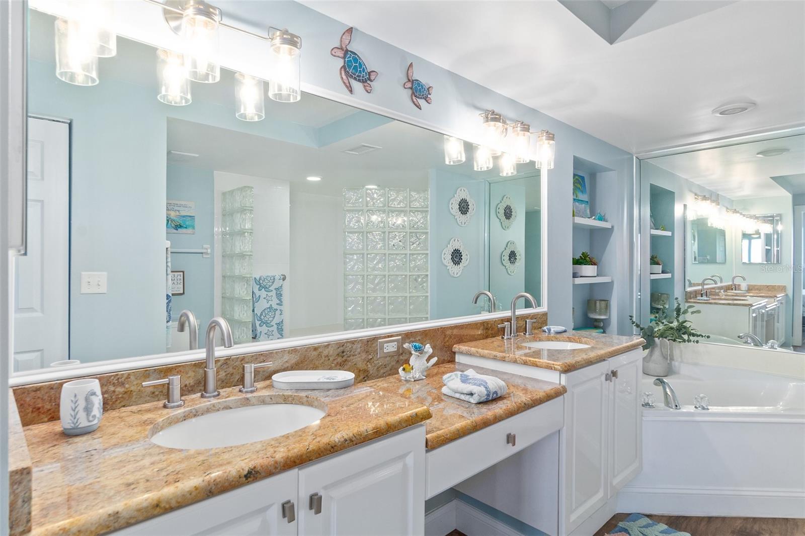 TOWERS 10 CONDO - Residential