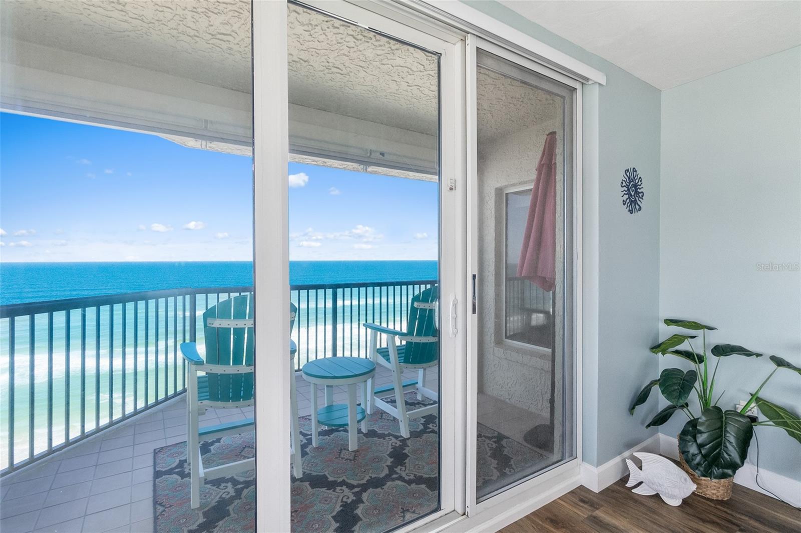 TOWERS 10 CONDO - Residential