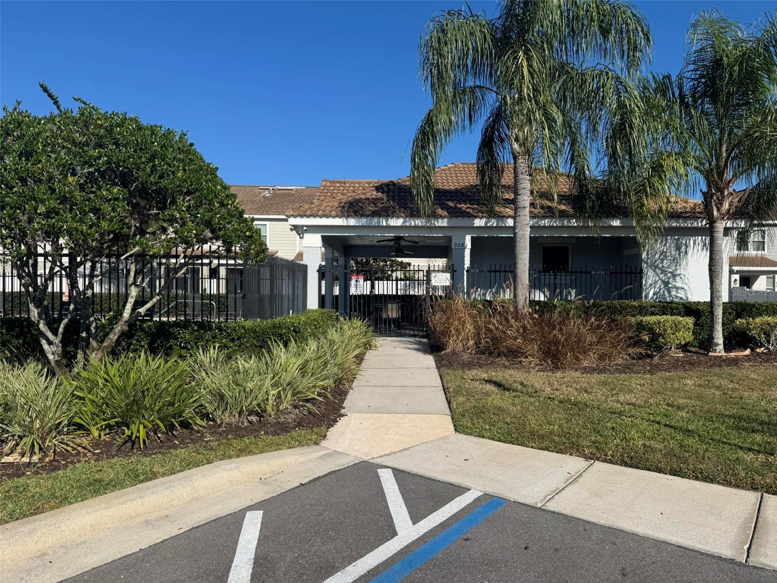 SOMERSET CHASE - Residential