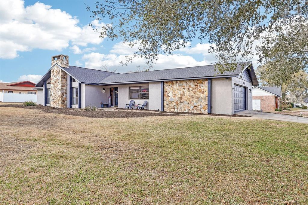 Photo of 9830 Wedgewood Lane, Leesburg, FL 34788 (MLS # G5107824)