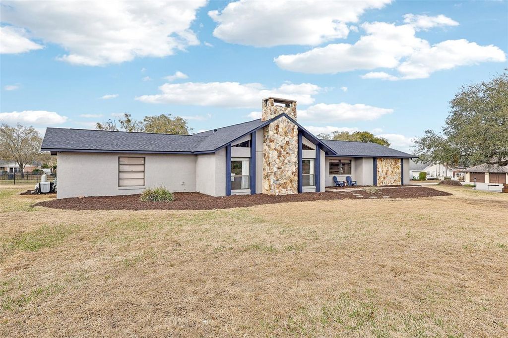 Photo of 9830 Wedgewood Lane, Leesburg, FL 34788 (MLS # G5107824)