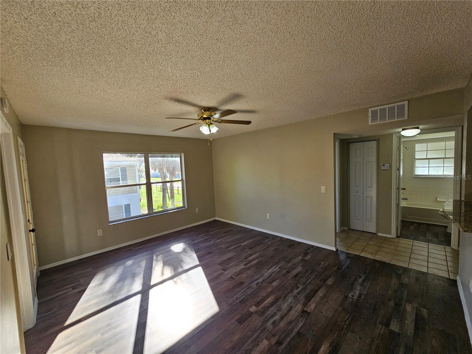 COUNTRY CLUB VLG/SILVER SPGS S - Residential