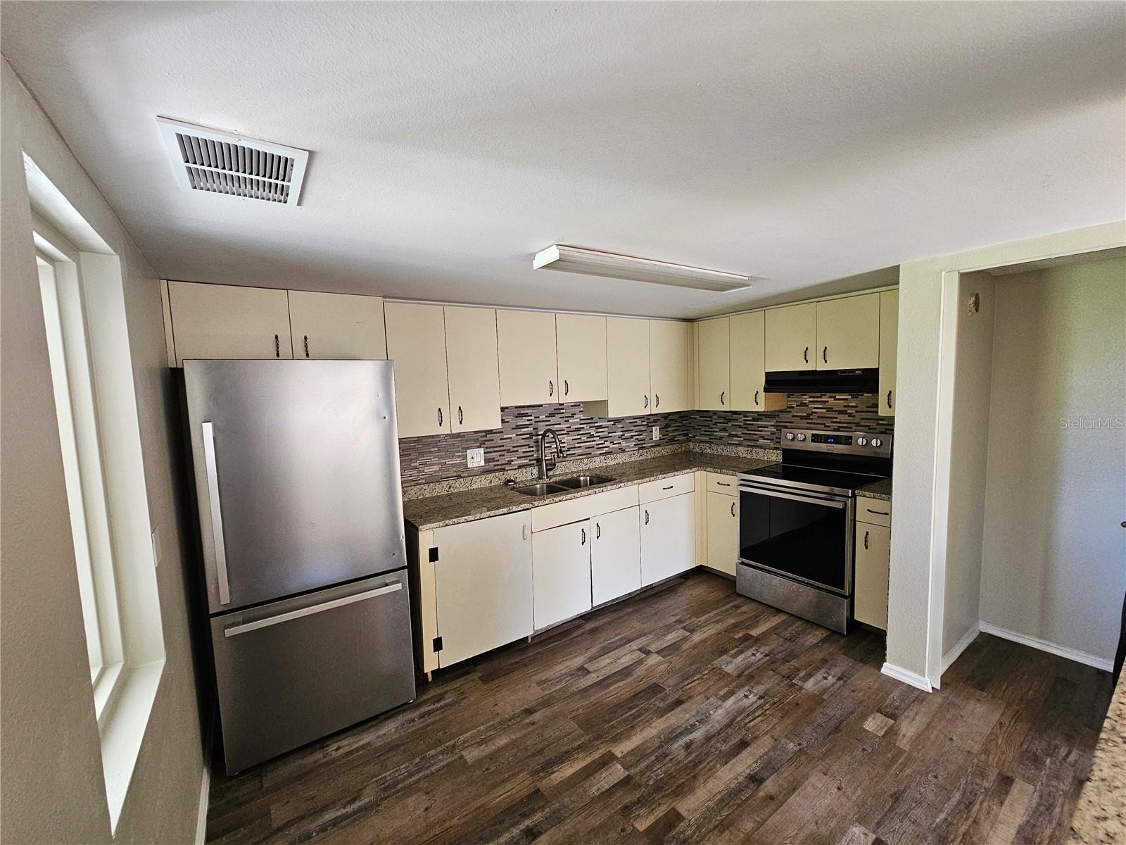 8142 FAIRWAYS CIRCLE S204