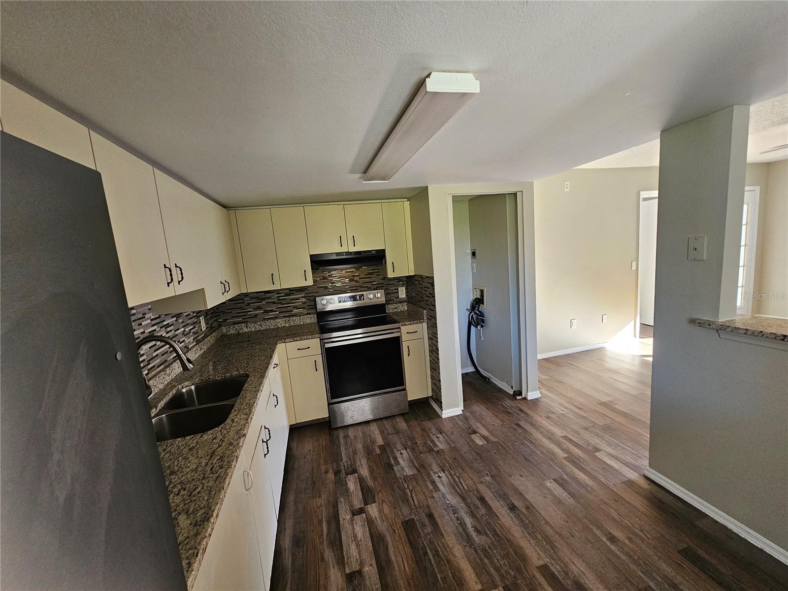 COUNTRY CLUB VLG/SILVER SPGS S - Residential