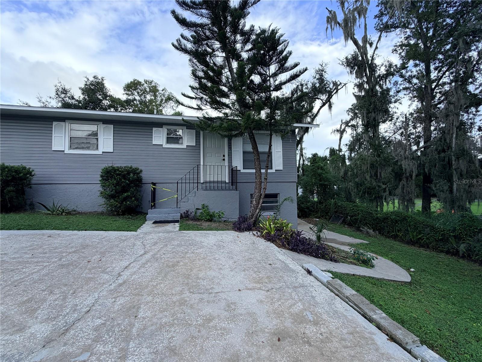 MOUNT DORA - Residential Lease