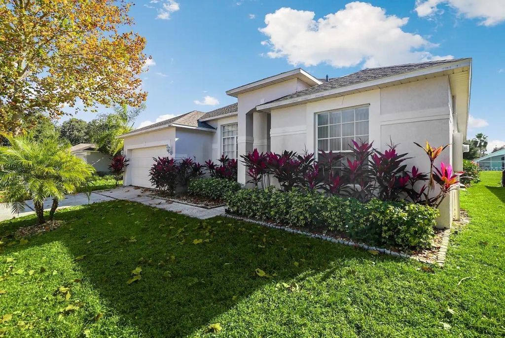 Photo of 344 Grosvenor Loop, Davenport, FL 33897 (MLS # S5143336)