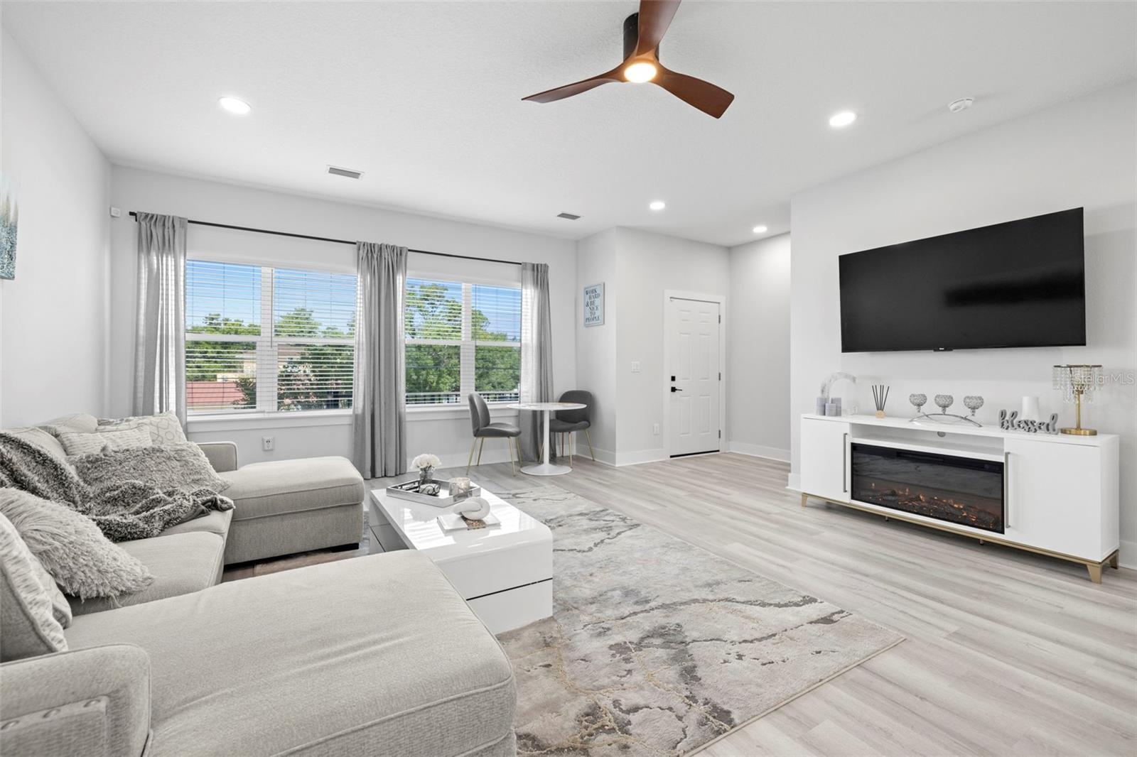 NORTH POINT TWNHMS TRACTS A & - Residential