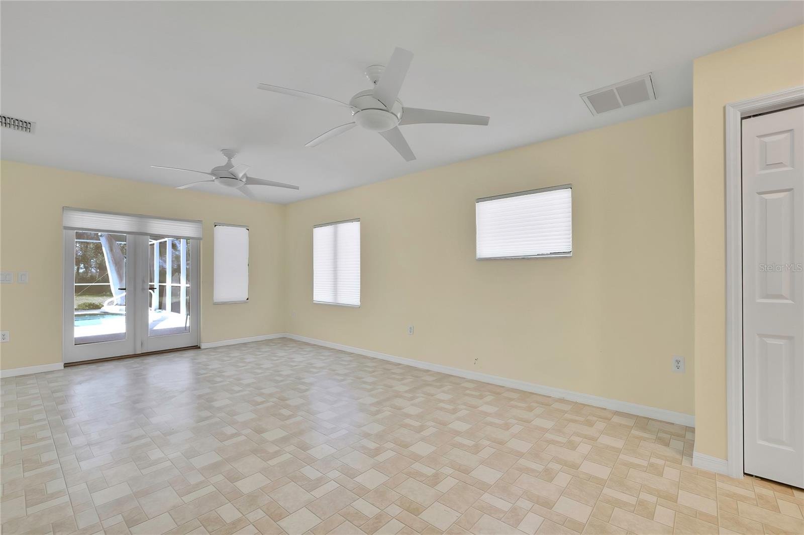 ROYAL HIGHLANDS - Residential