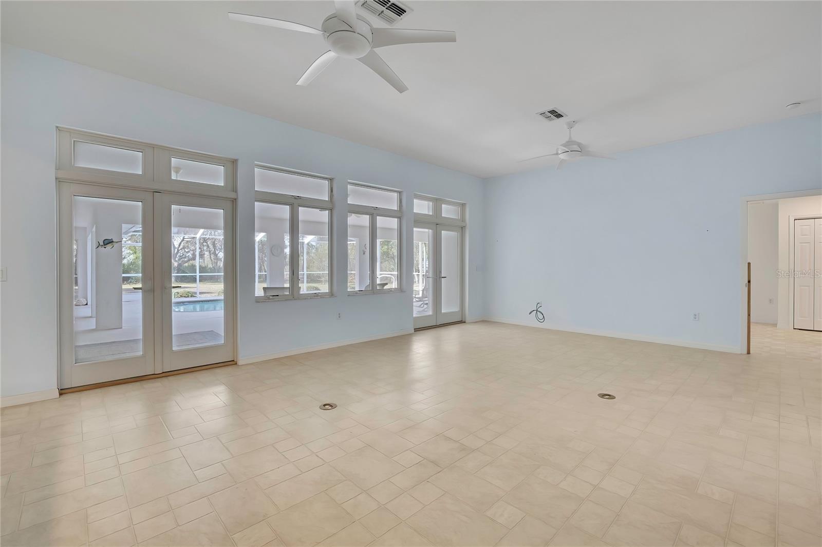 ROYAL HIGHLANDS - Residential