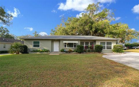 Photo of 2810 SE Lake Weir Avenue, Ocala, FL 34471 (MLS # OM714042)