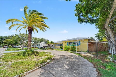 Photo of 9735 50th Avenue N, Madeira Beach, FL 33708 (MLS # TB8532073)