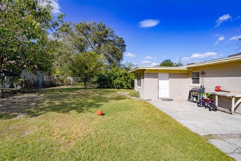 A home in WINTER HAVEN