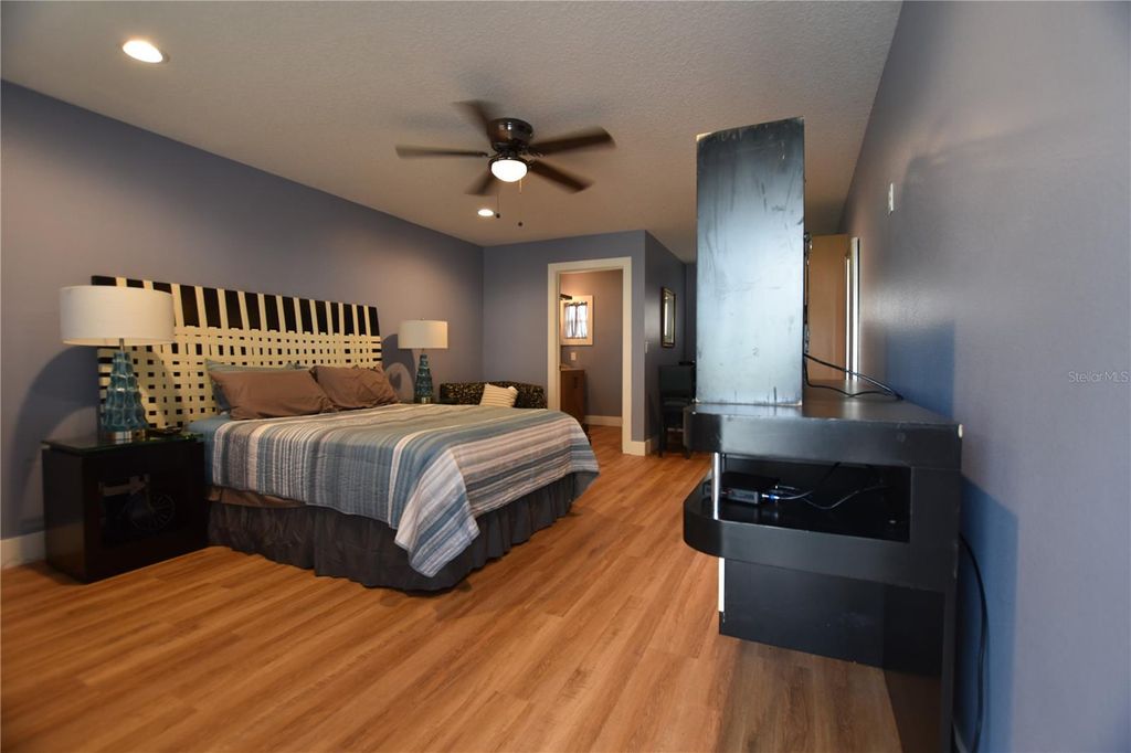 Photo of 704 S Lakeshore Boulevard, Howey In The Hills, FL 34737 (MLS # G5111363)