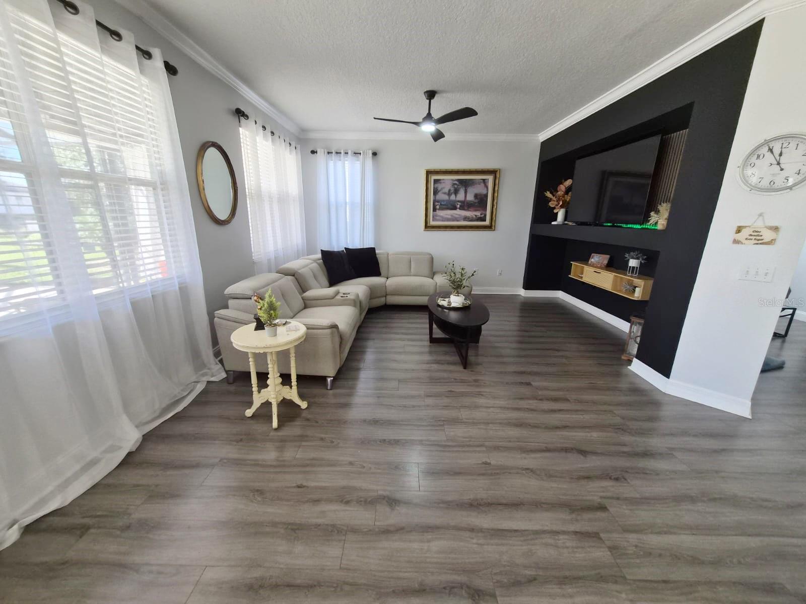 FOUR CORNERS PH 01 - Residential