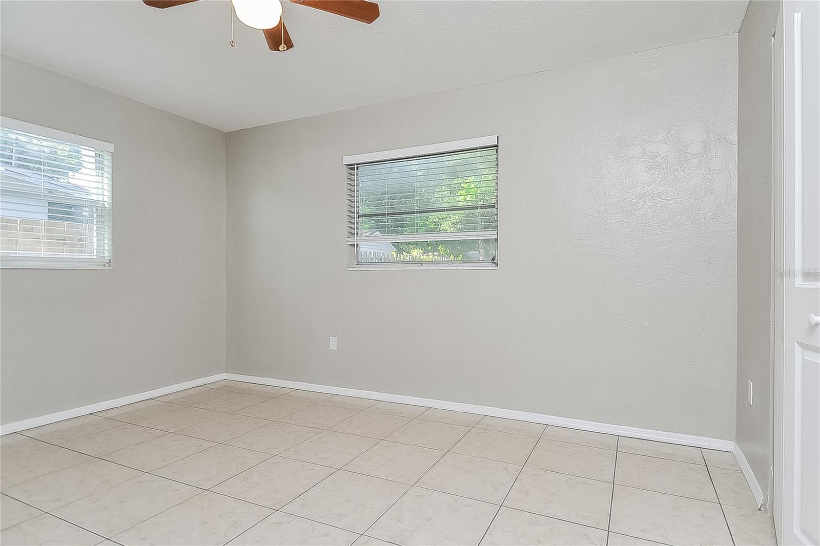 RIDGEWOOD ESTATES ADD 04 RESUB 01 - Residential Lease