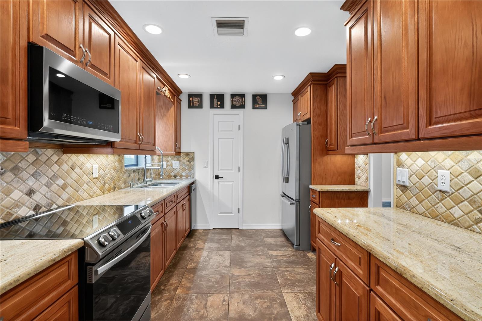 1948 MAGNOLIA CIRCLE 48A