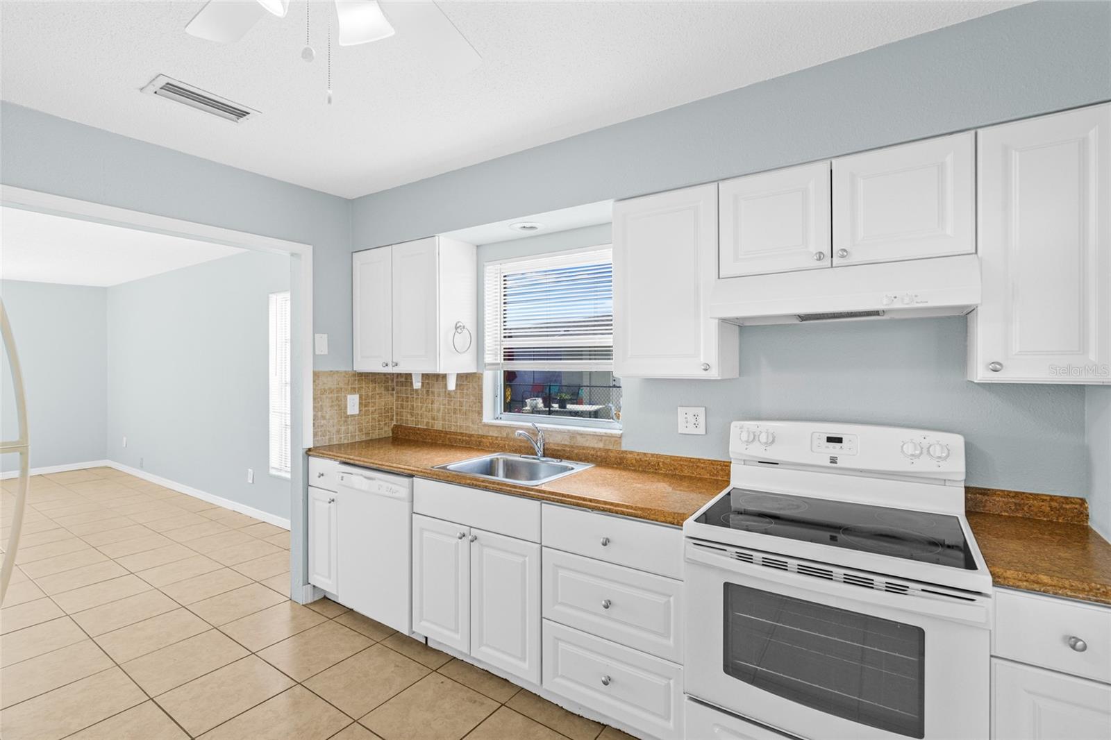 PORT CHARLOTTE SUB 03 - Residential Lease