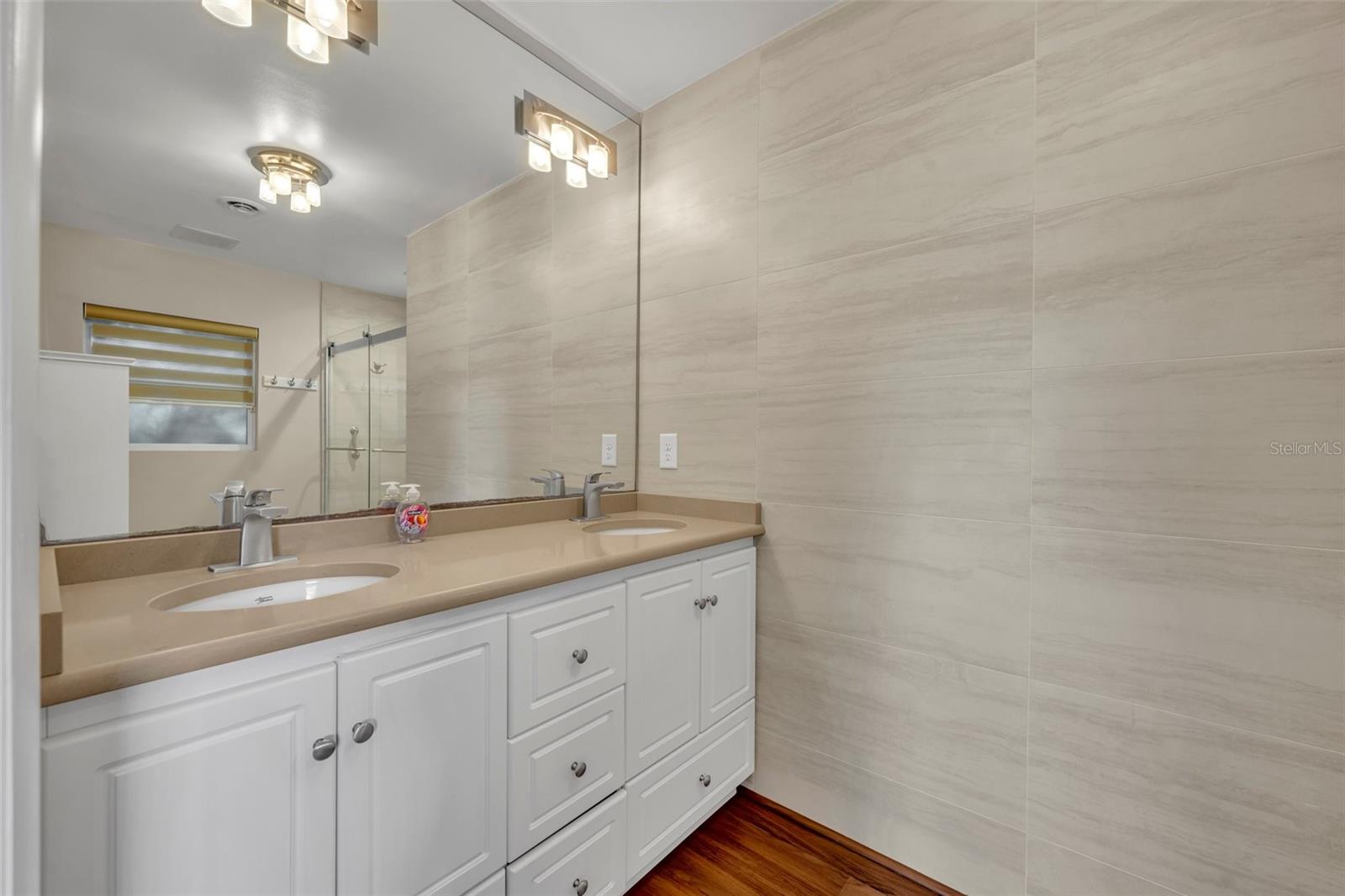 ARDSLEY MANOR - Residential