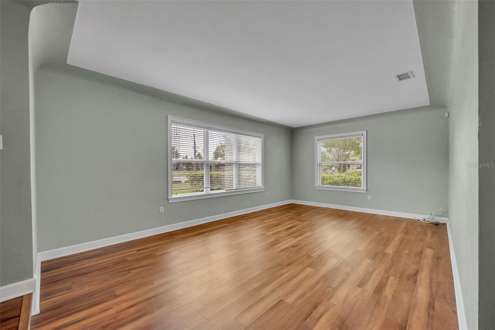 ARDSLEY MANOR - Residential