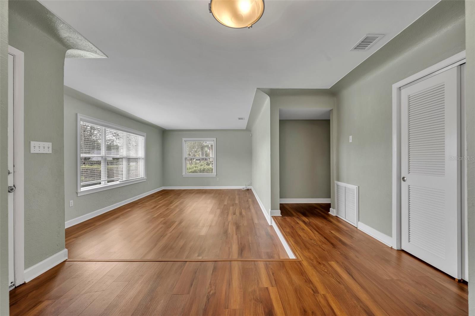 ARDSLEY MANOR - Residential