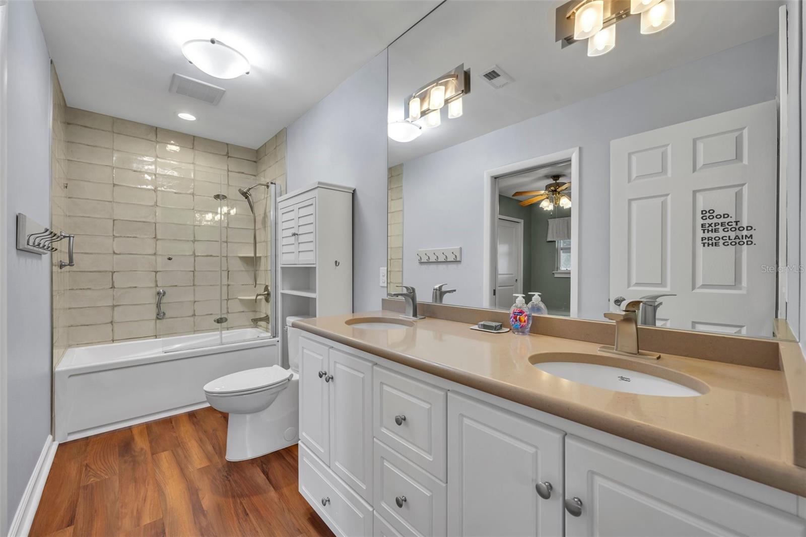 ARDSLEY MANOR - Residential