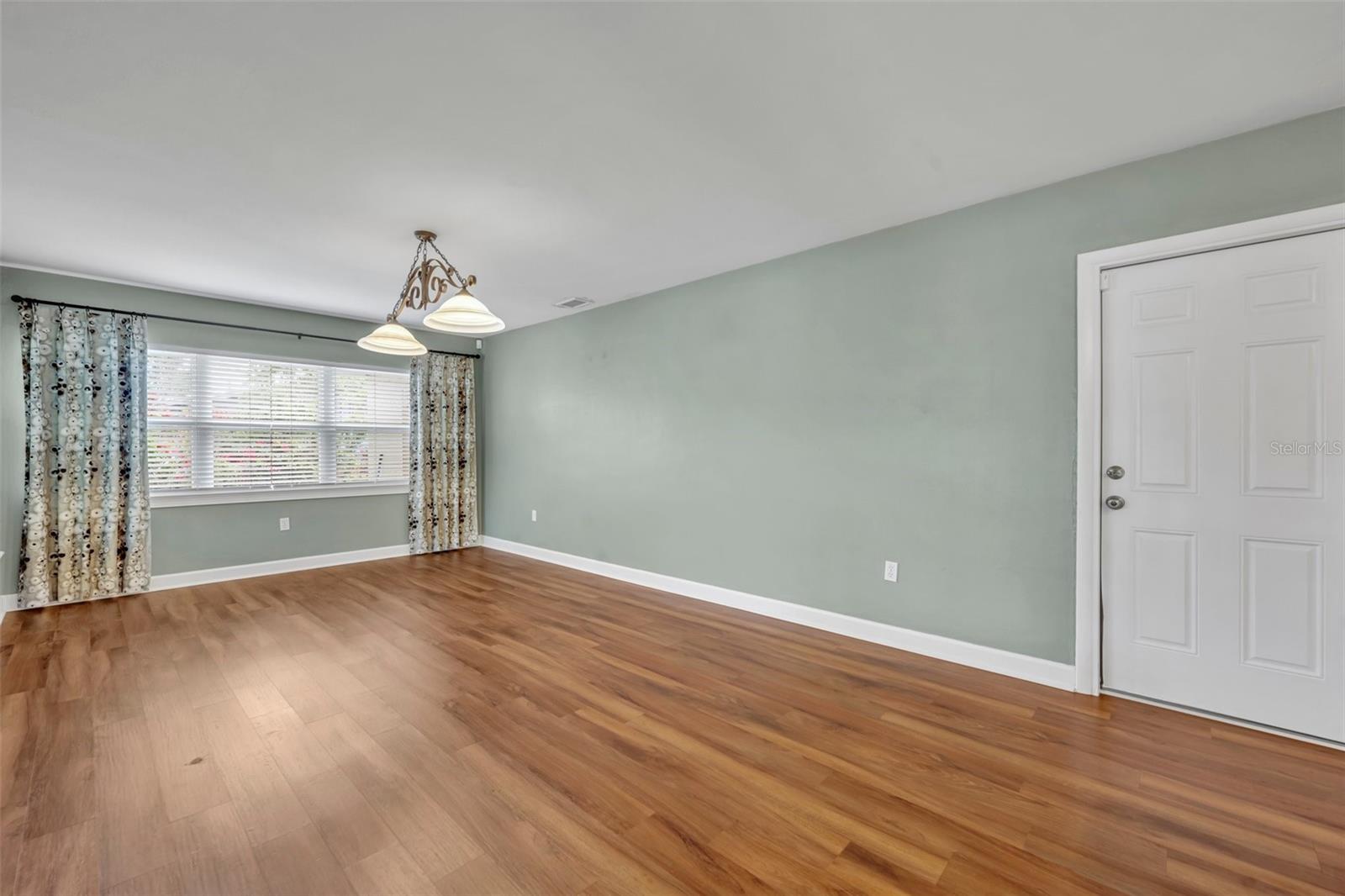 ARDSLEY MANOR - Residential