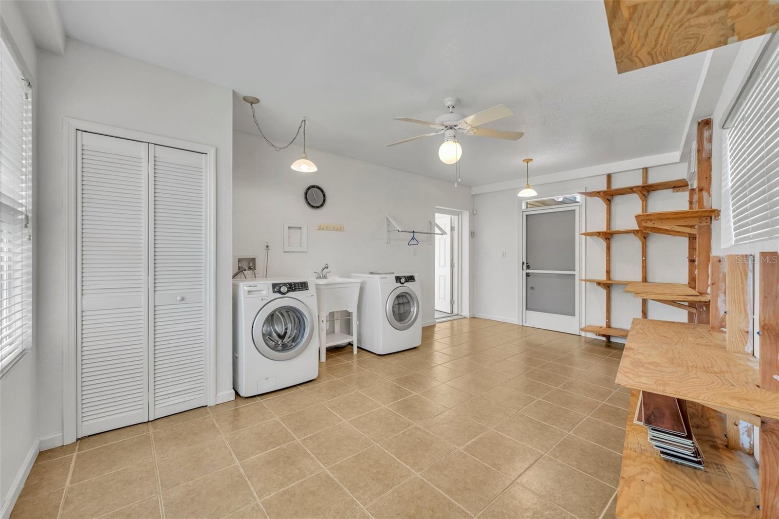 ARDSLEY MANOR - Residential