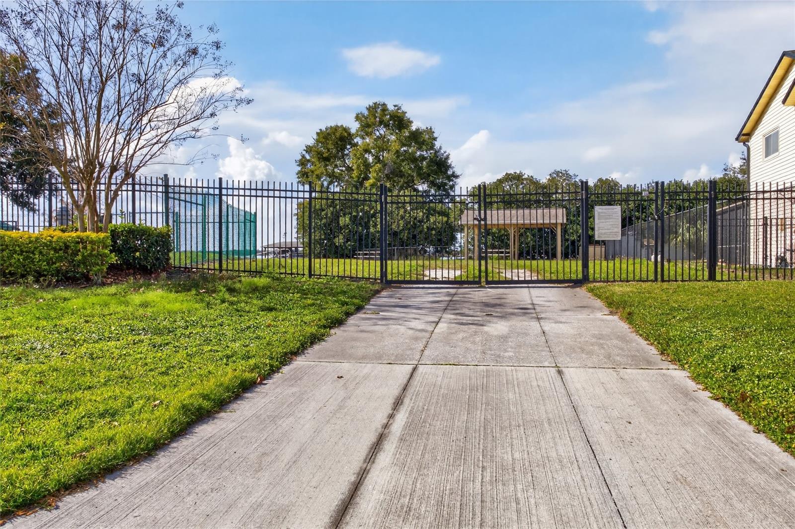 LAKE CONWAY SHORES - Residential