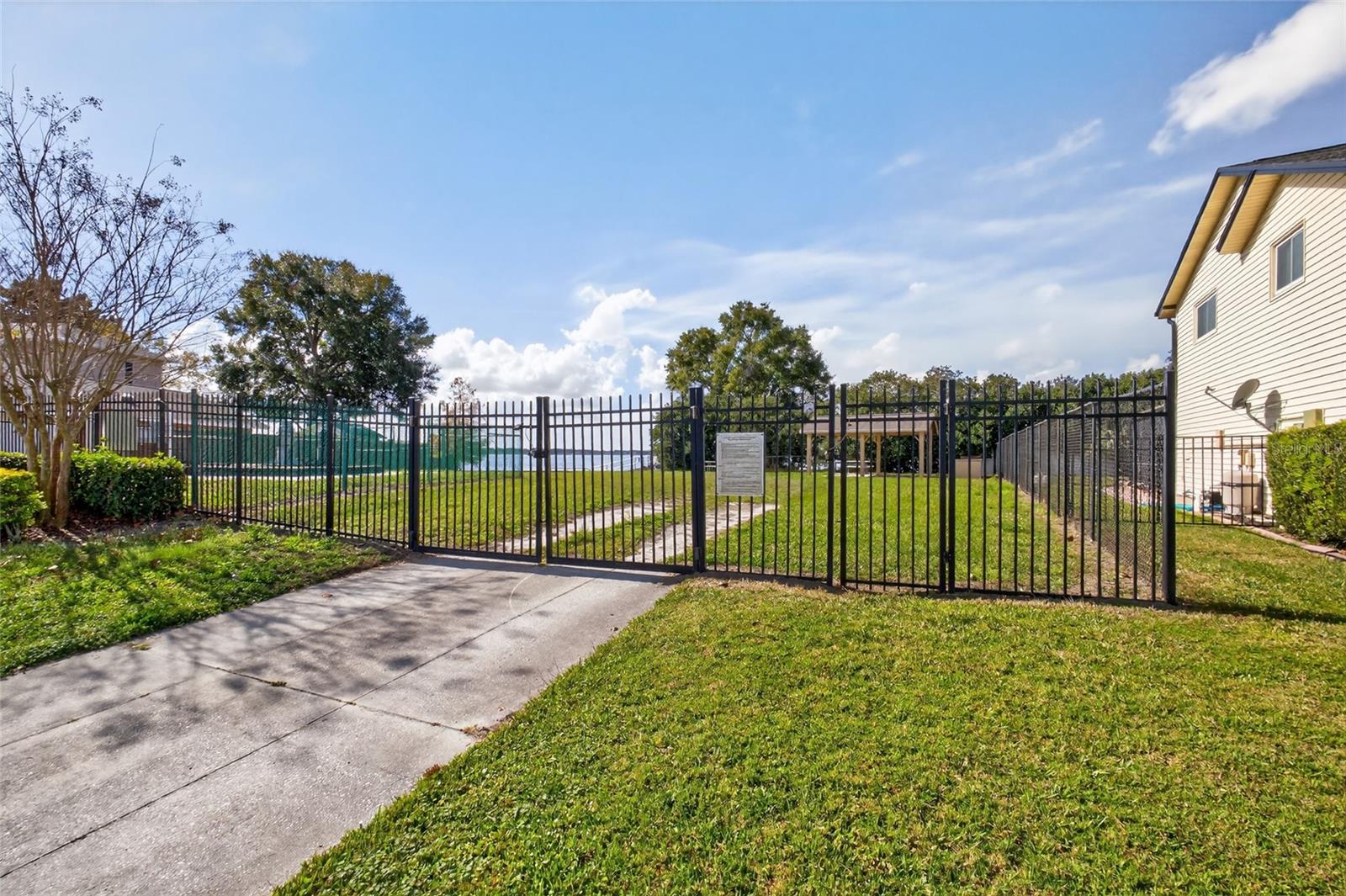 LAKE CONWAY SHORES - Residential