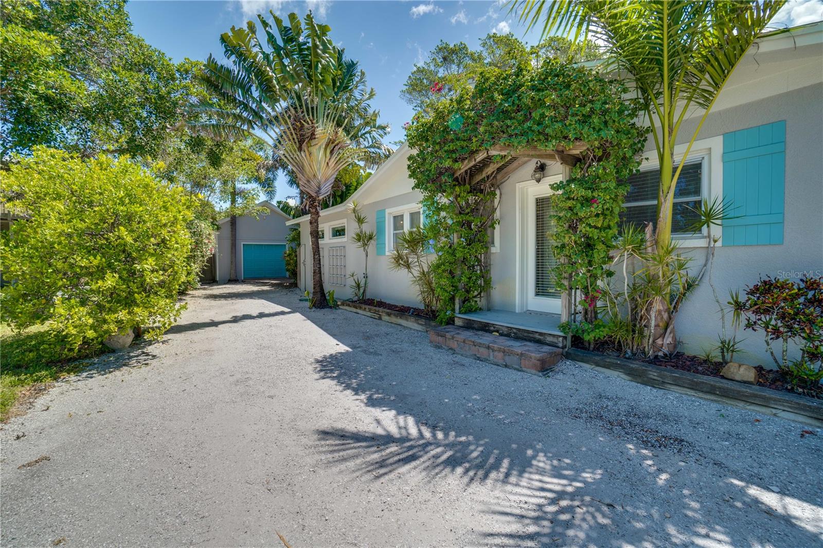 ISLAND CEDARS - Residential