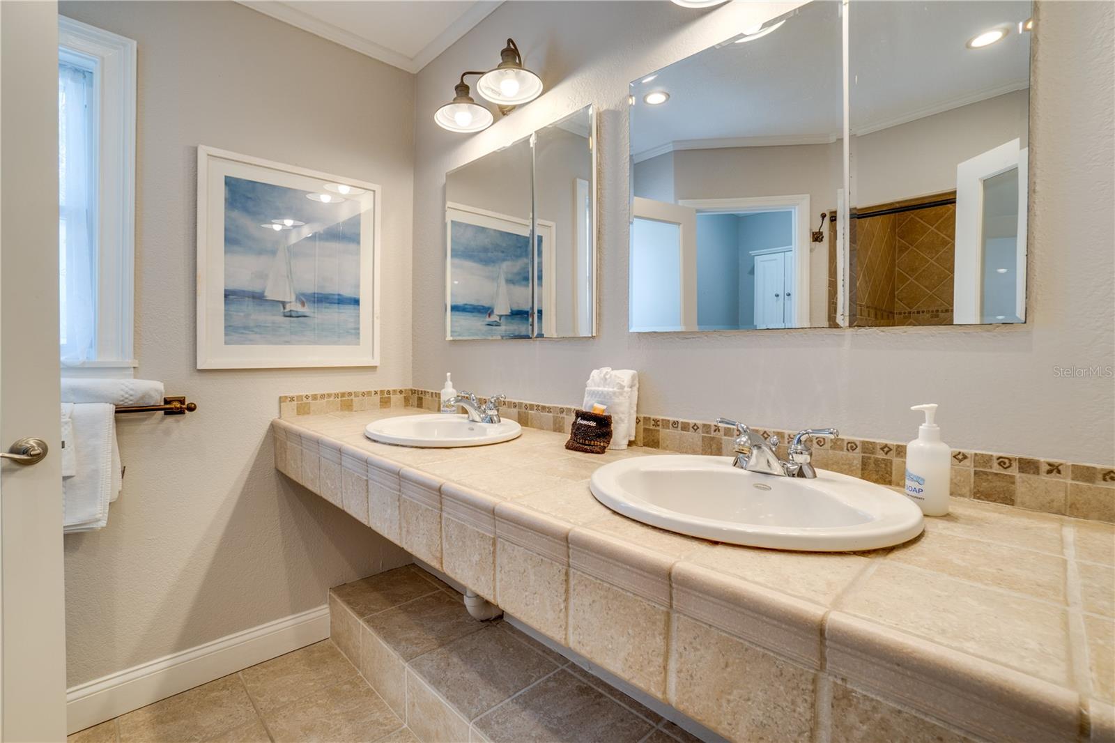 ISLAND CEDARS - Residential