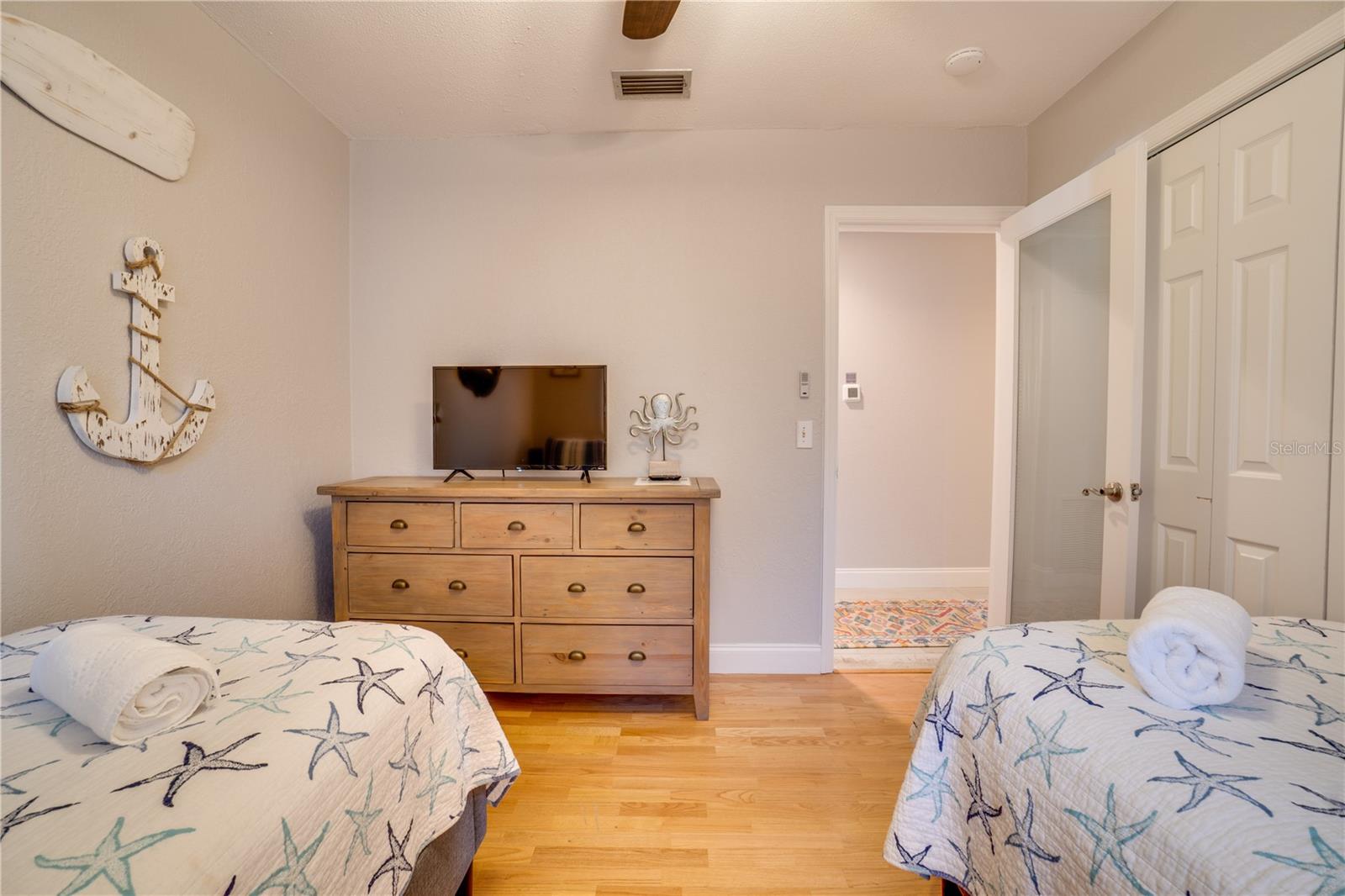 ISLAND CEDARS - Residential