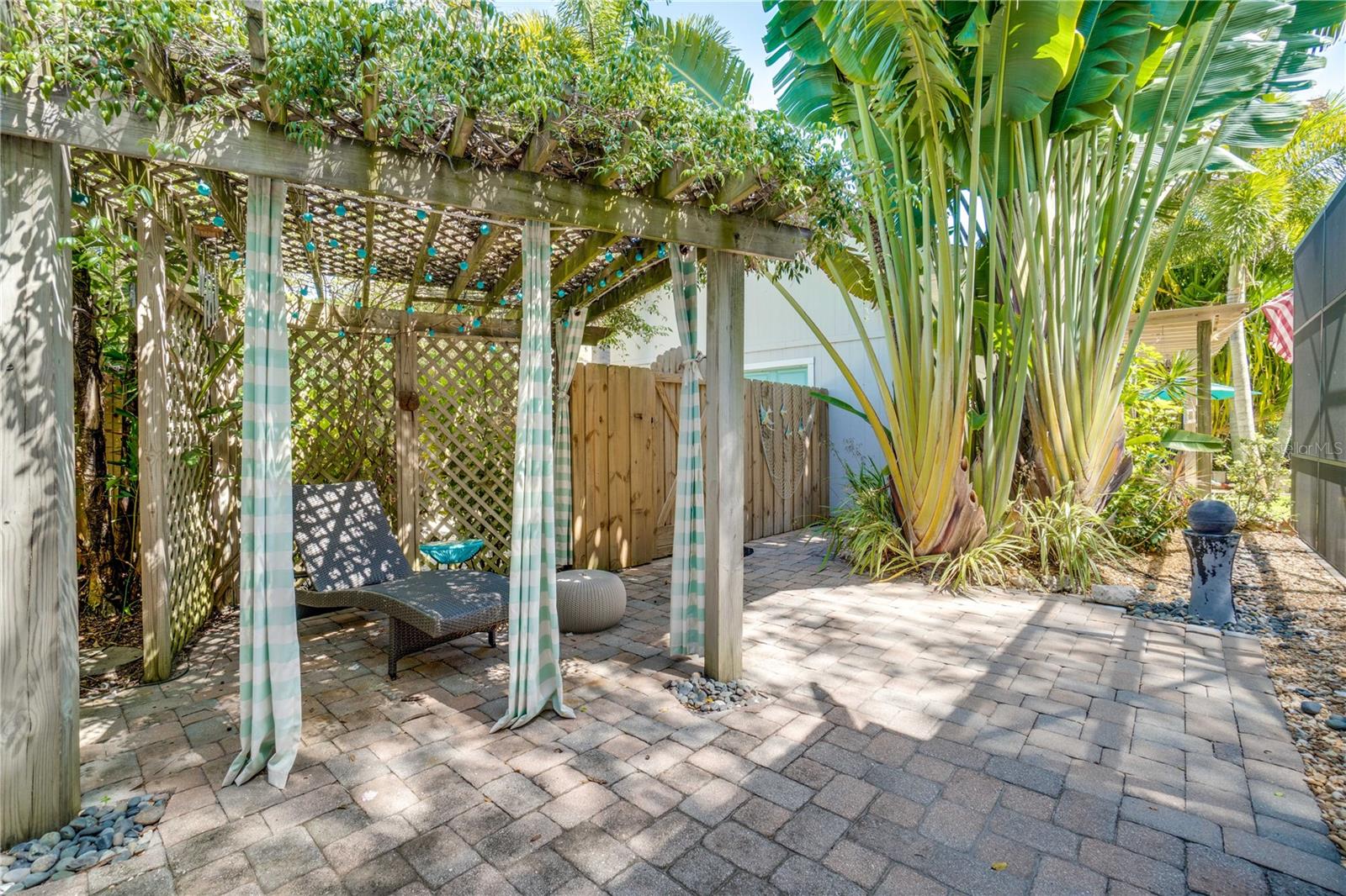 ISLAND CEDARS - Residential