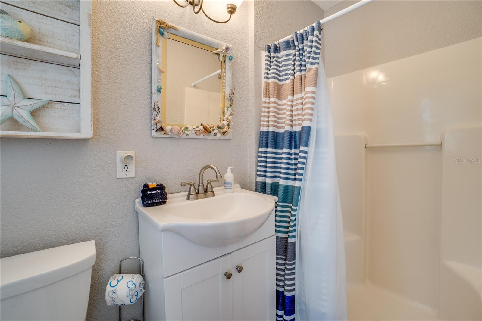 ISLAND CEDARS - Residential