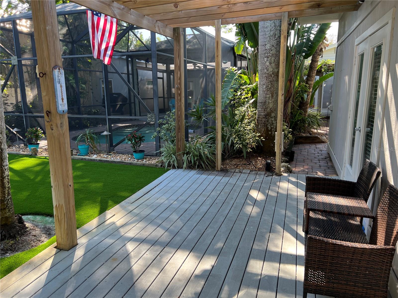 ISLAND CEDARS - Residential