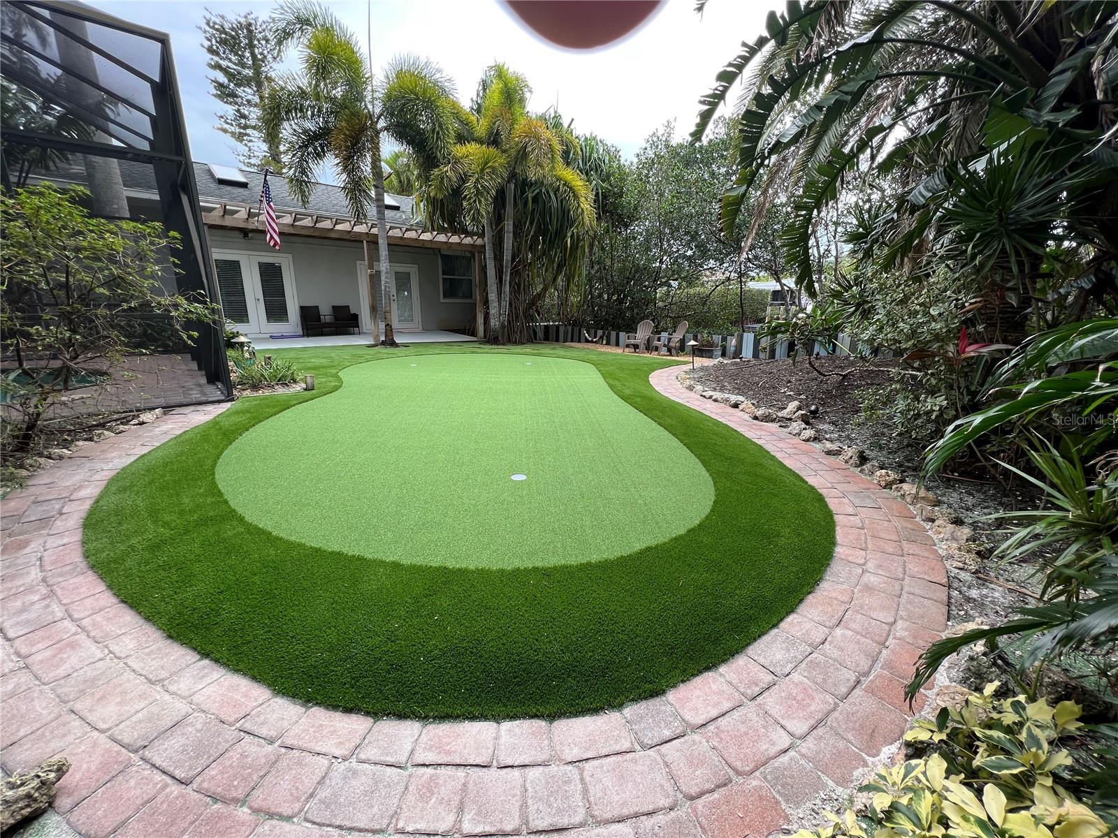 ISLAND CEDARS - Residential