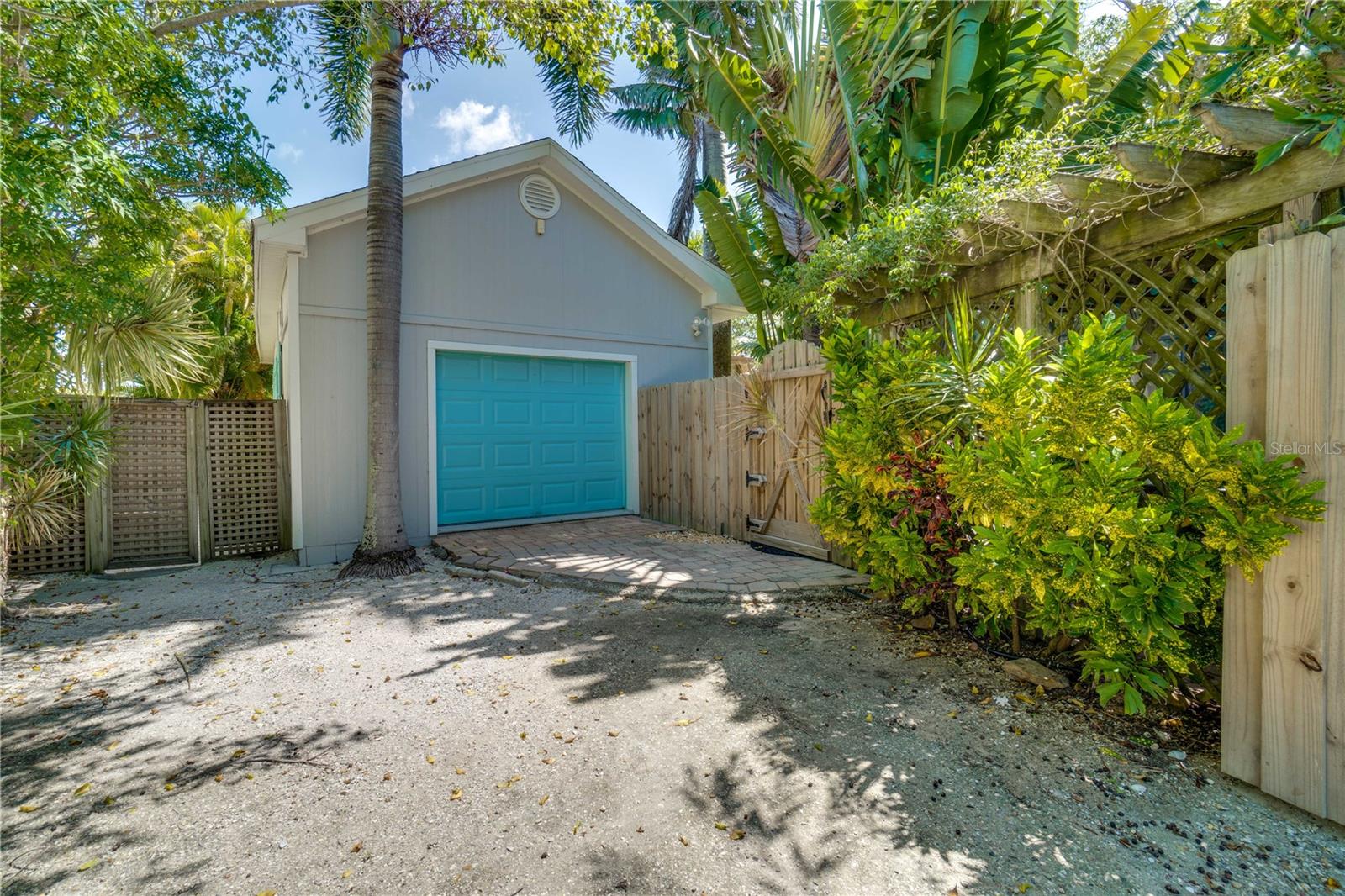 ISLAND CEDARS - Residential