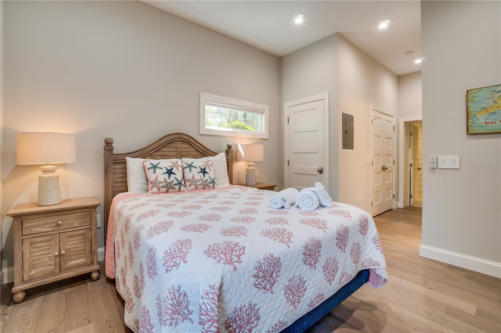 ISLAND CEDARS - Residential