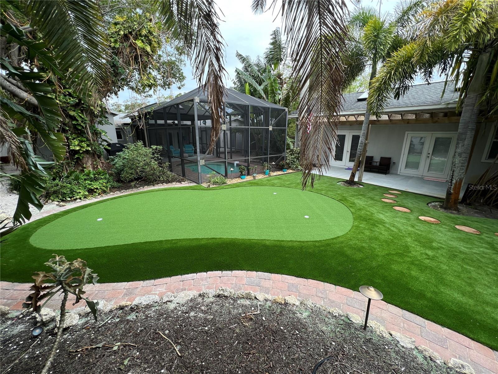 ISLAND CEDARS - Residential