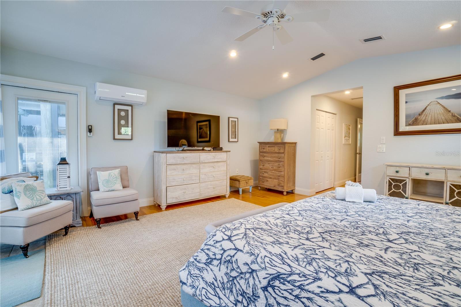 ISLAND CEDARS - Residential