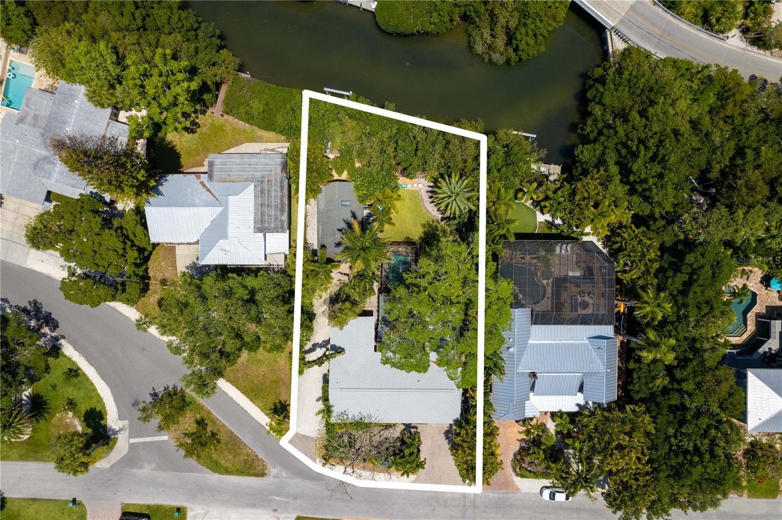 ISLAND CEDARS - Residential