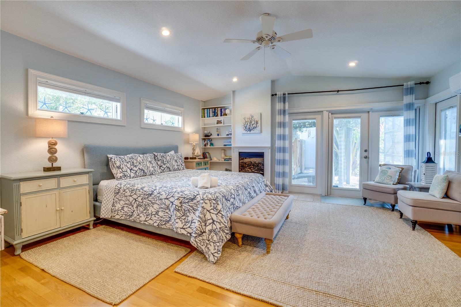 ISLAND CEDARS - Residential