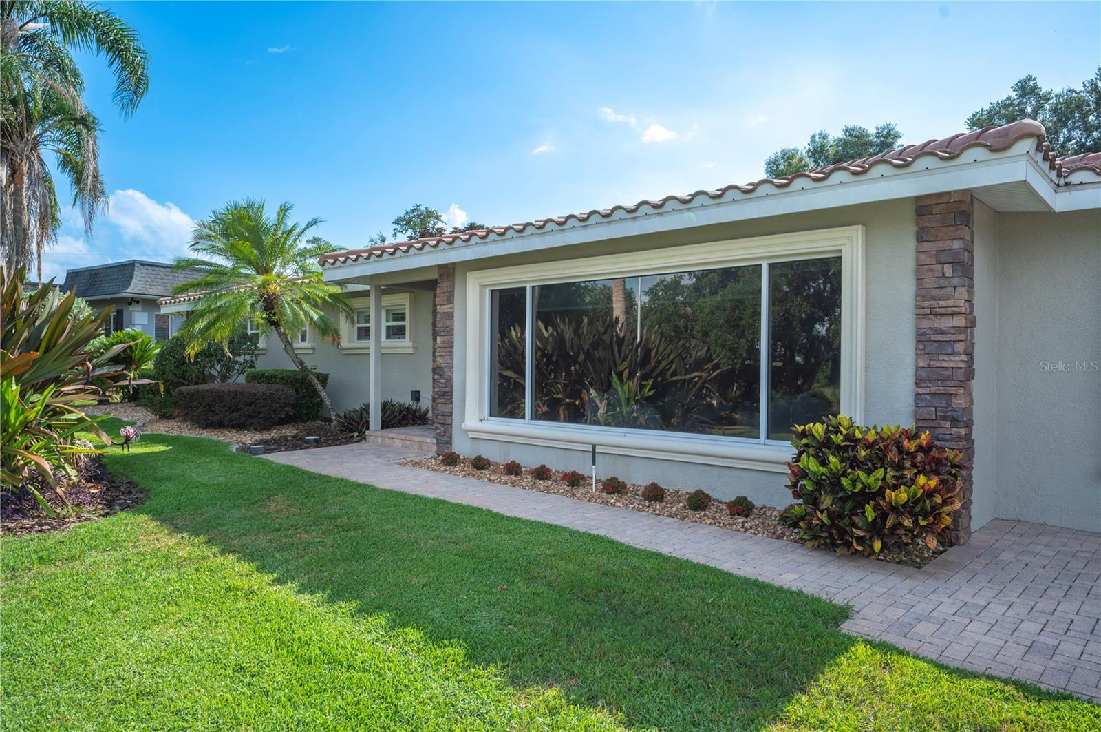 1235 LAKE POINT DRIVE