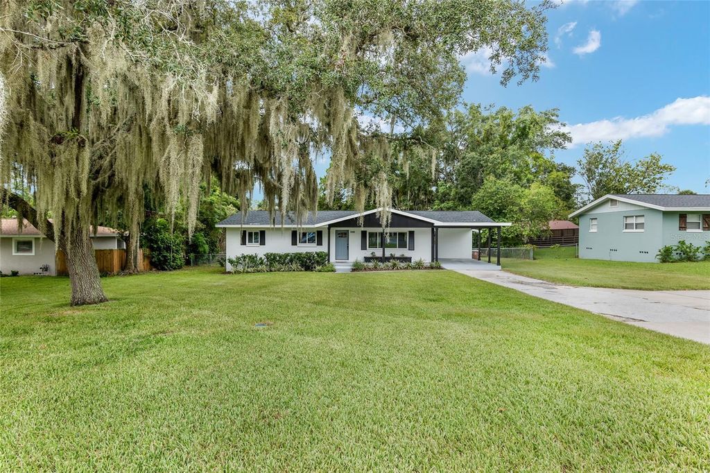 Photo of 1846 SE Lake Weir Avenue, Ocala, FL 34471 (MLS # OM723177)