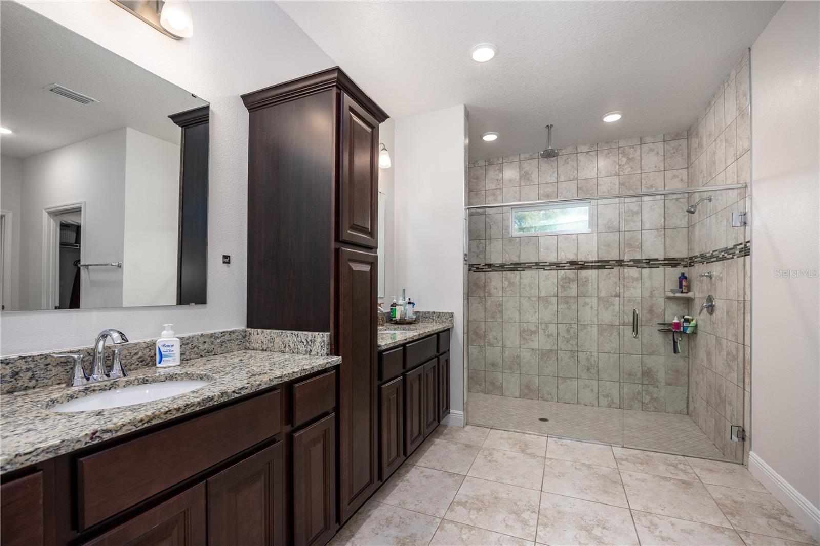 HALF MOON STATION - Residential