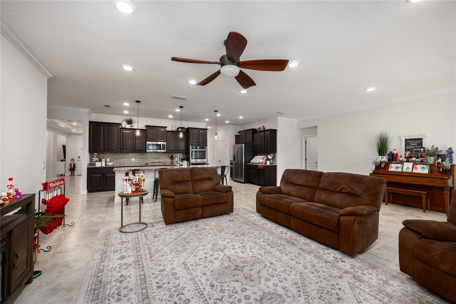 HALF MOON STATION - Residential